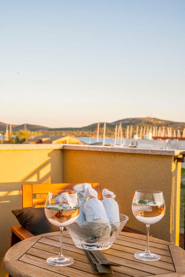 Charming Tale Apartments Modun19 Pirovac Exterior foto