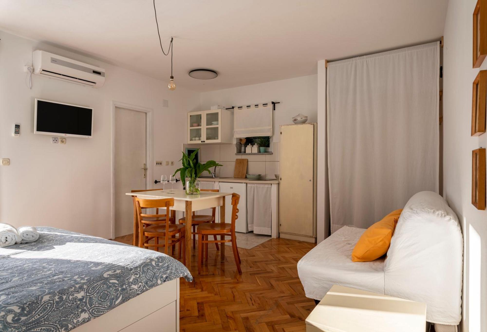 Charming Tale Apartments Modun19 Pirovac Zimmer foto